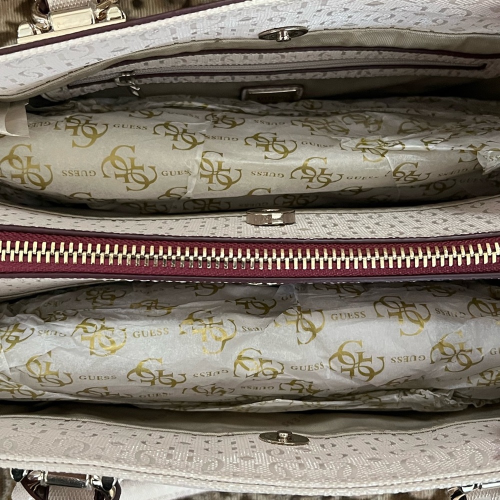 Guess Purse - Picture 6 of 7
